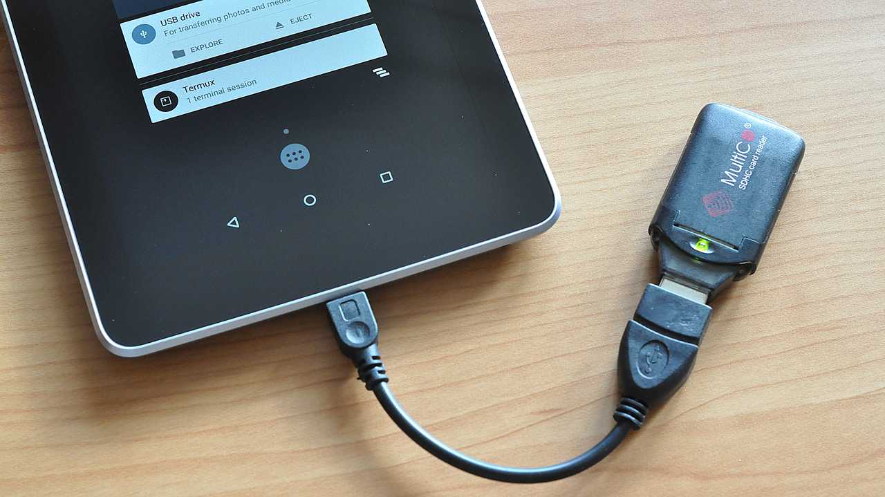 USB-флешки подключаются к Nexus 7 через 
переходник